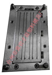 桶手柄塑料模具與硅膠模具的應(yīng)用——以臺州市黃巖才益塑料模具廠為例